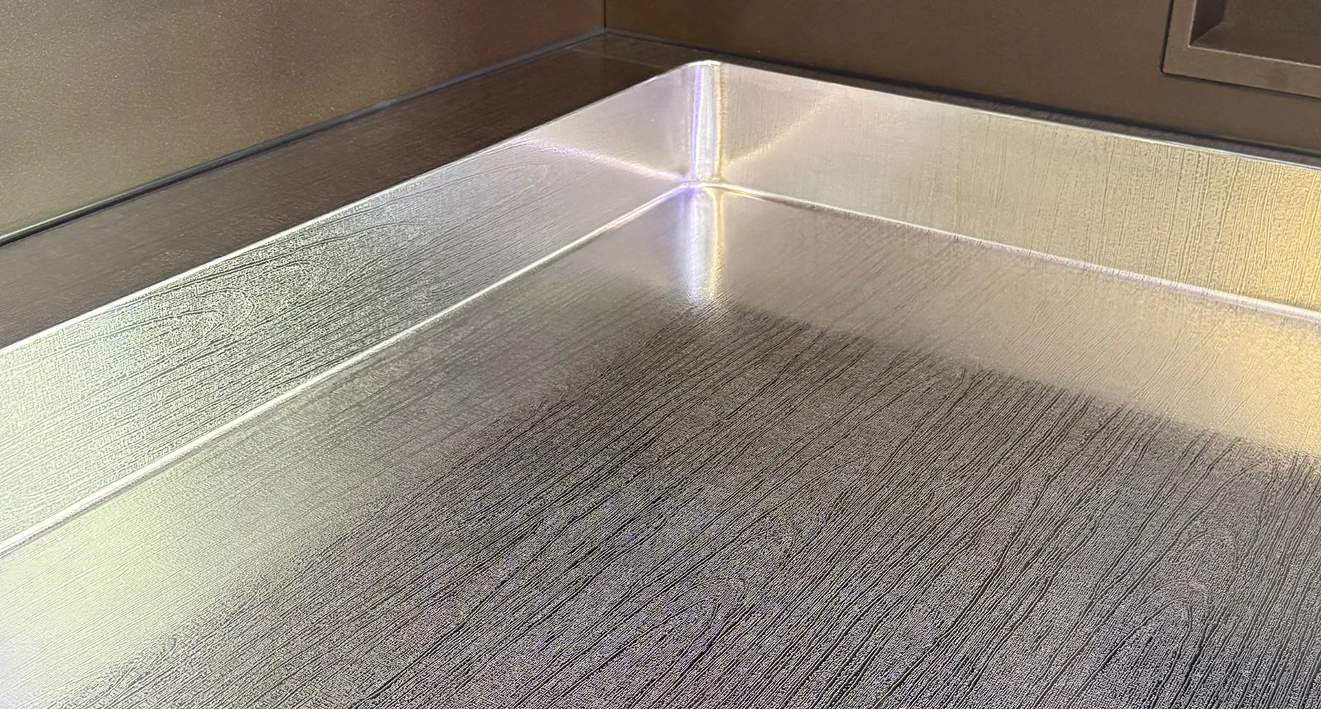 Finition inox 304 brossé et soudure d'angle — cuisine extérieure BarbecueZone