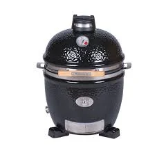 Kamado Monolith Junior Pro-Serie 2.0 en céramique noire avec cerclages inox, vue de face, grille de cuisson de 33 cm