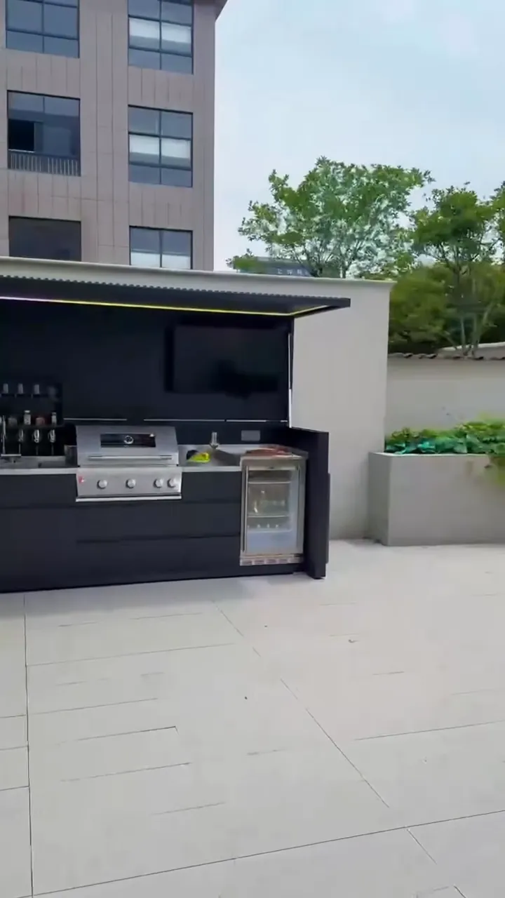 Ce bloc fermé cache une cuisine extérieure complète — vidéo BarbecueZone
